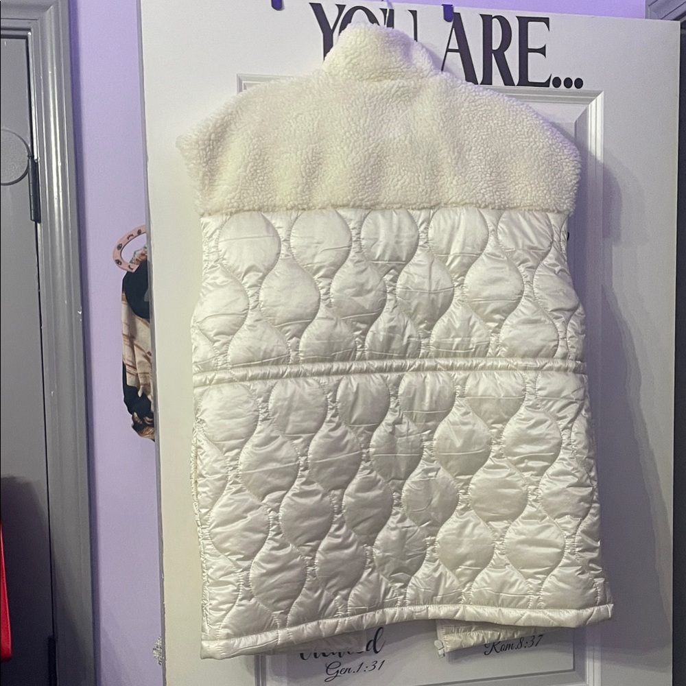 Marc New York Cream Quilted Vest with Fleece Collar - Picture 2 of 2